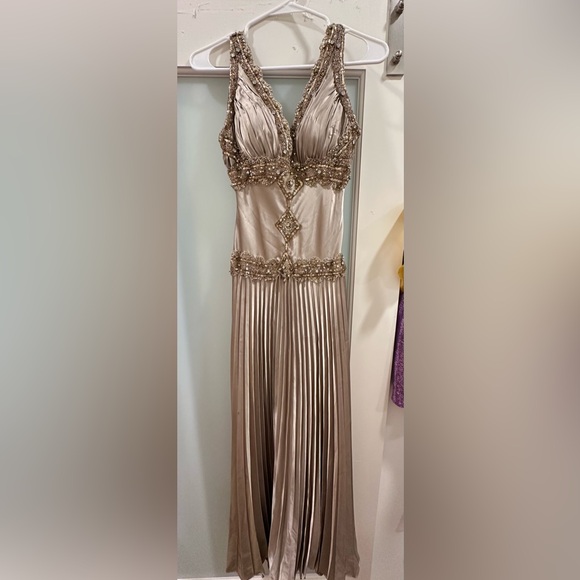 Satin Rouge Formal - Picture 2 of 5